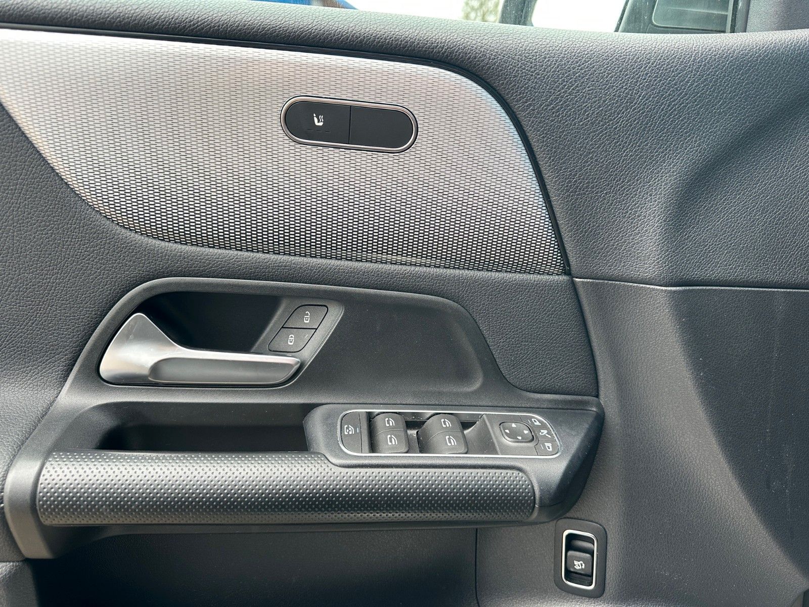 Fahrzeugabbildung Mercedes-Benz B 180**Automatik**62 TKM**AHK**LED**Digital**