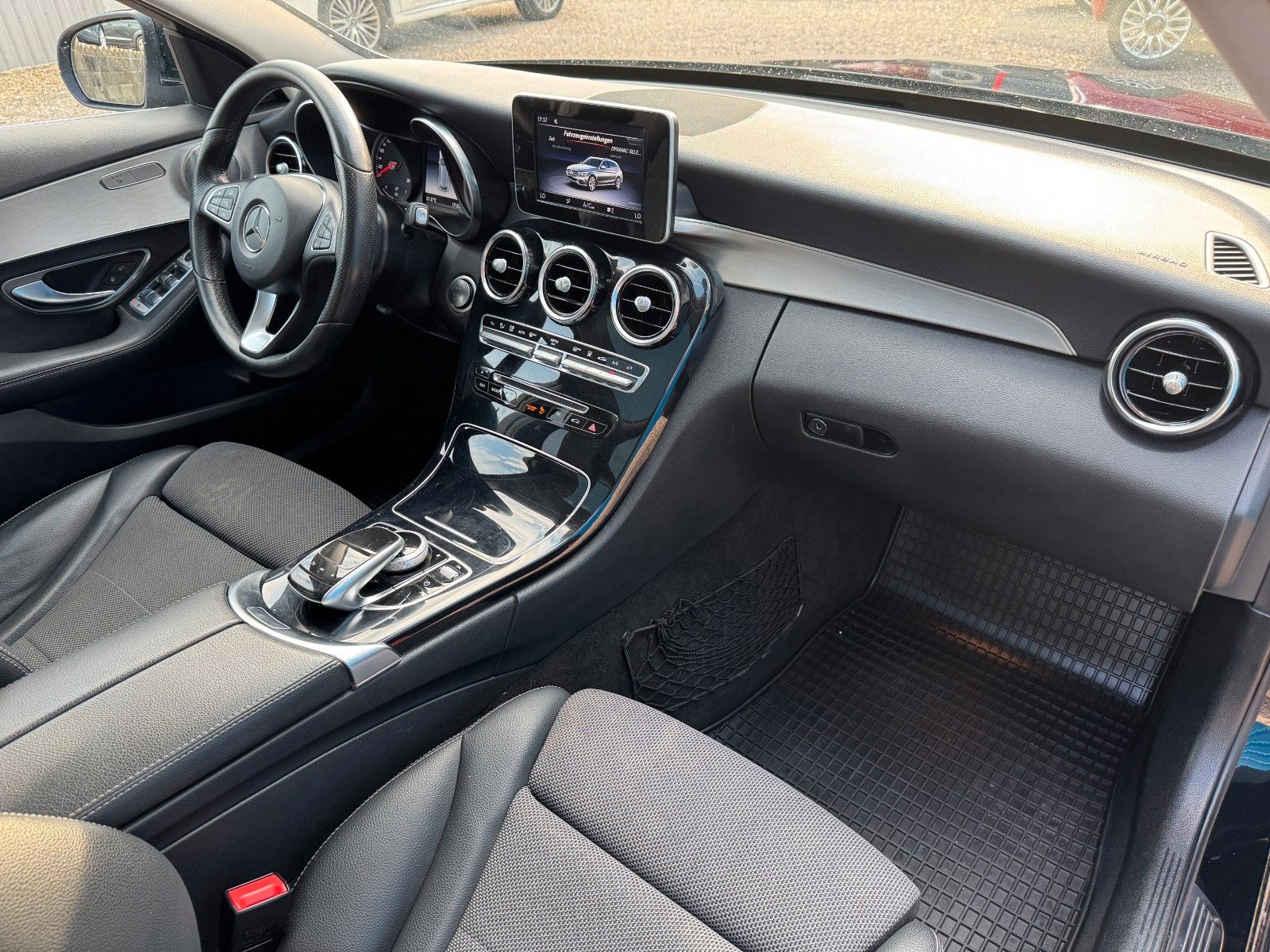 Fahrzeugabbildung Mercedes-Benz C 200 T CGI*Automat*Standhzg*Pano*Burmester*AHK*