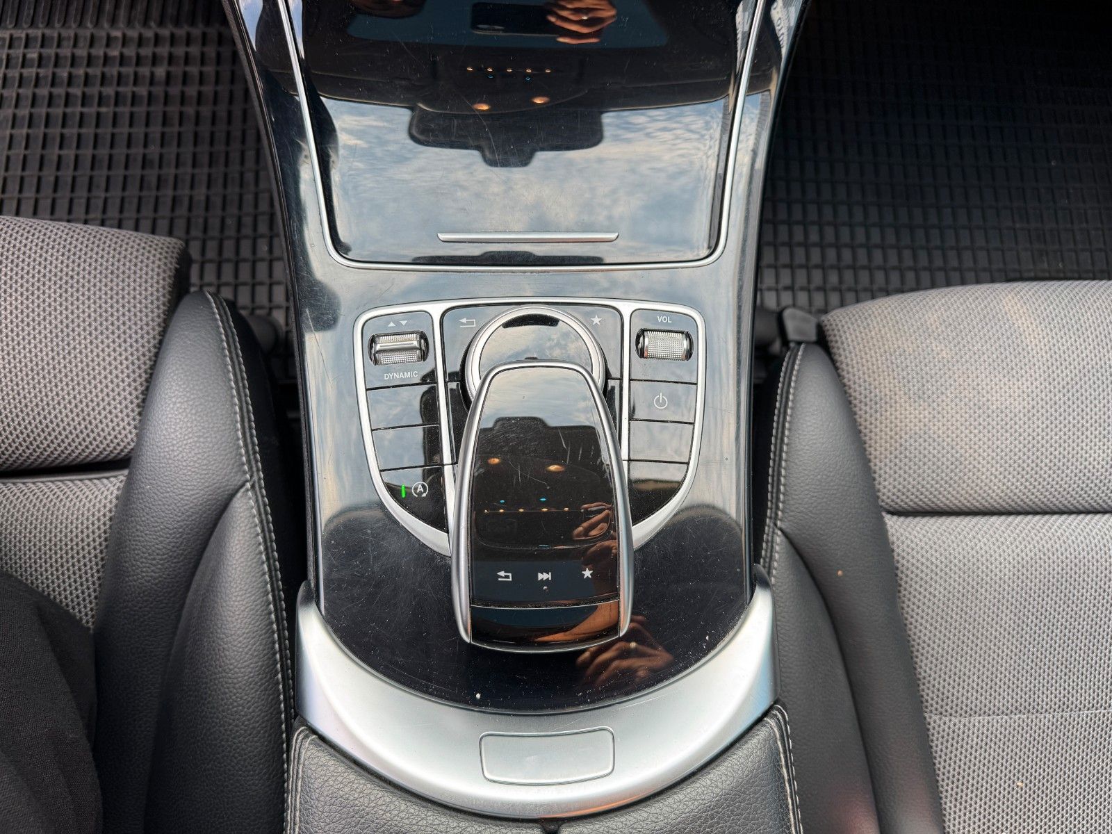 Fahrzeugabbildung Mercedes-Benz C 200 T CGI*Automat*Standhzg*Pano*Burmester*AHK*