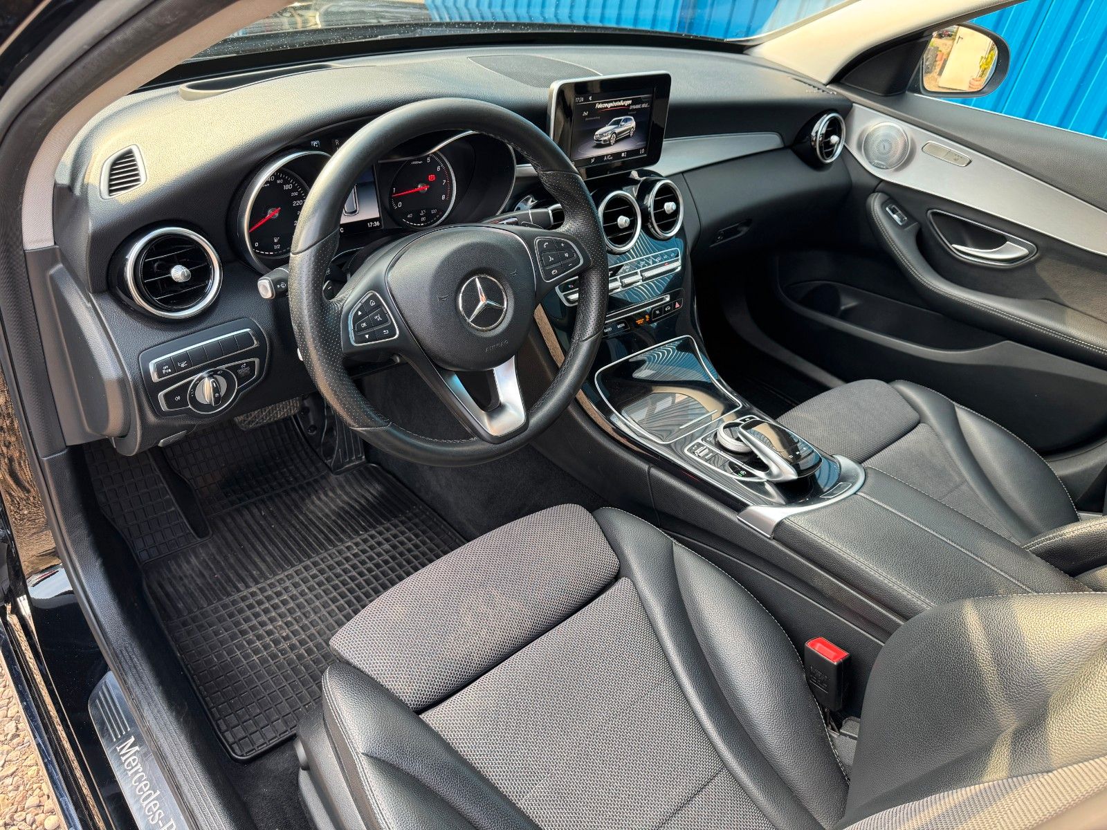 Fahrzeugabbildung Mercedes-Benz C 200 T CGI*Automat*Standhzg*Pano*Burmester*AHK*