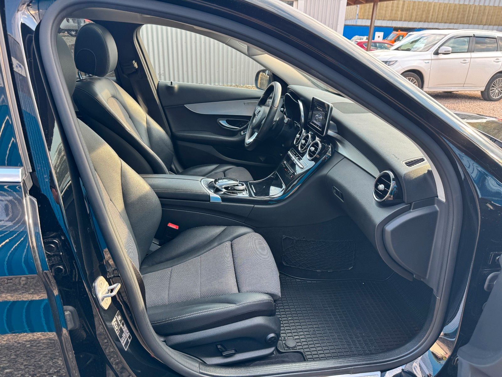 Fahrzeugabbildung Mercedes-Benz C 200 T CGI*Automat*Standhzg*Pano*Burmester*AHK*