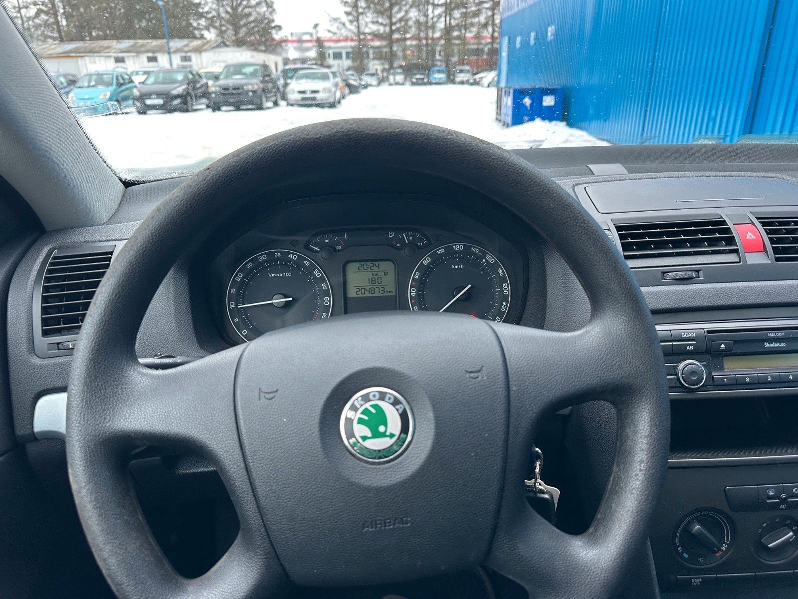 Fahrzeugabbildung SKODA Octavia Lim.**Ambiente**Klima**HU 03/28**