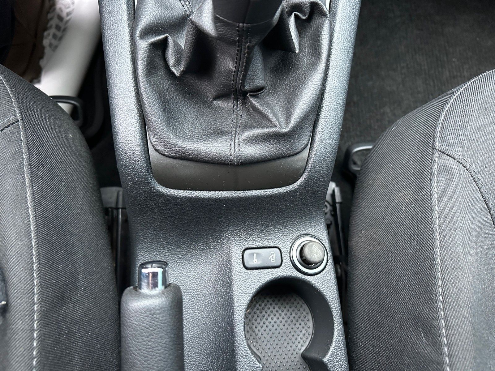 Fahrzeugabbildung SKODA Octavia Lim.**Ambiente**Klima**HU 03/28**