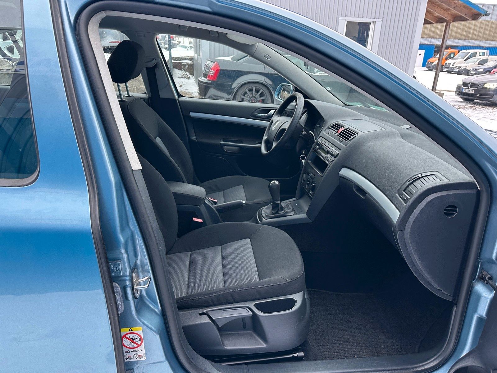 Fahrzeugabbildung SKODA Octavia Lim.**Ambiente**Klima**HU 03/28**