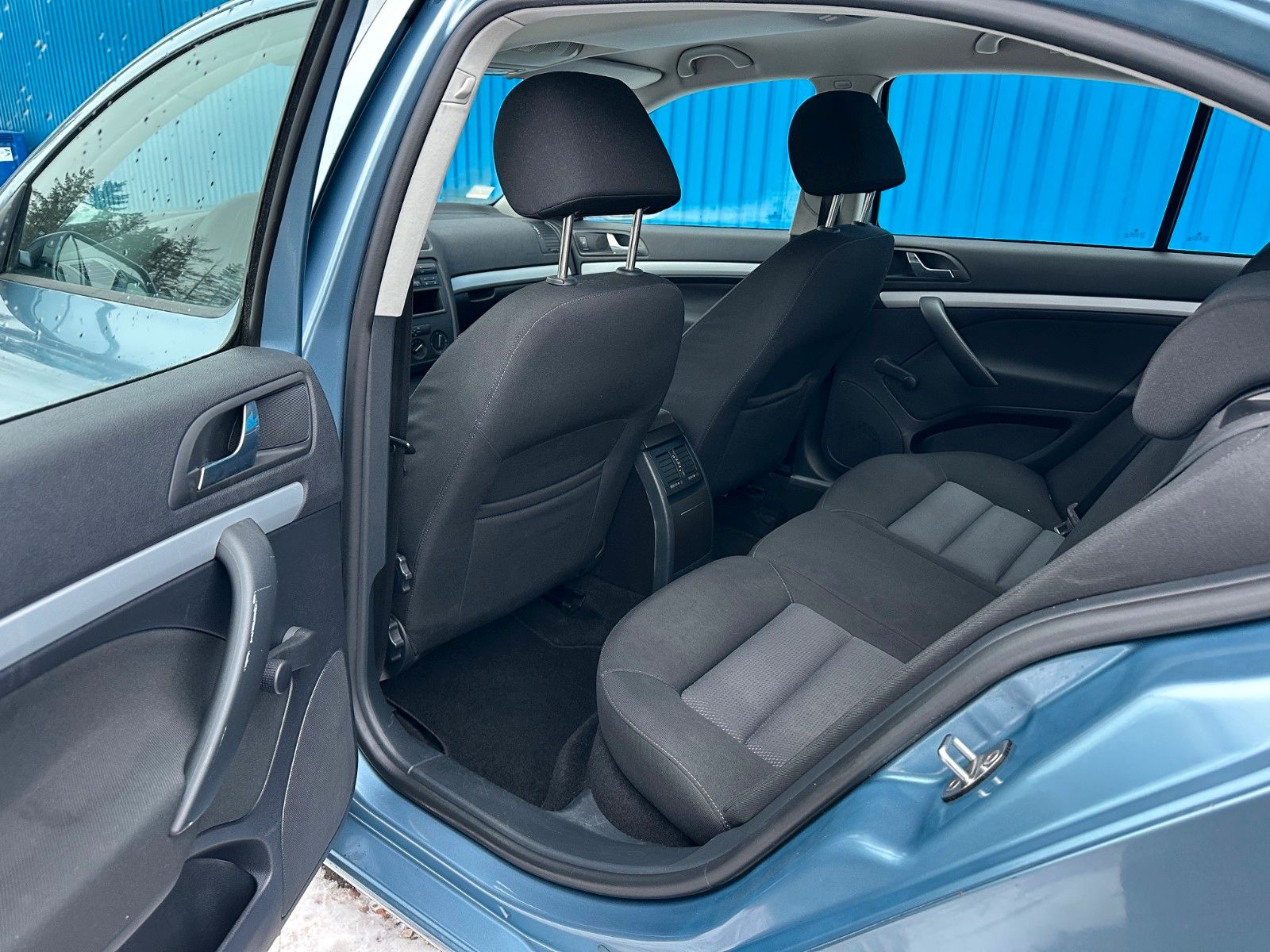 Fahrzeugabbildung SKODA Octavia Lim.**Ambiente**Klima**HU 03/28**