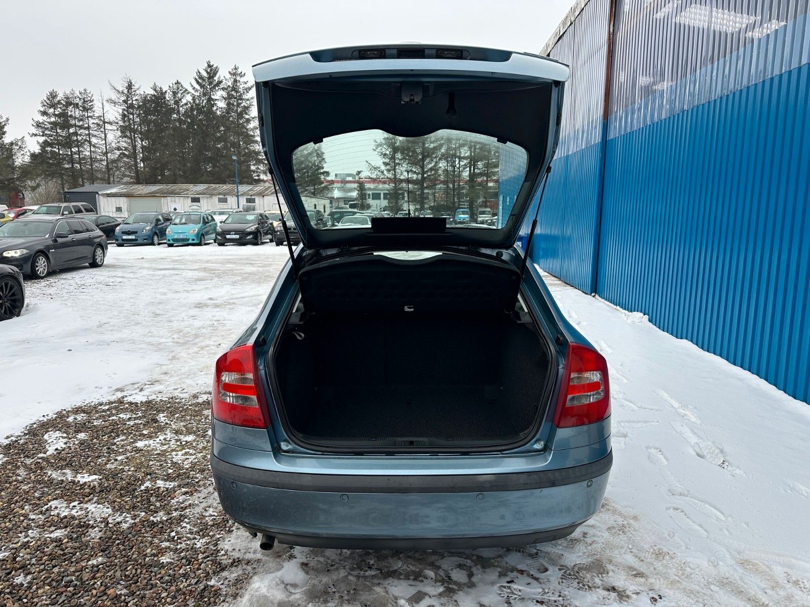 Fahrzeugabbildung SKODA Octavia Lim.**Ambiente**Klima**HU 03/28**