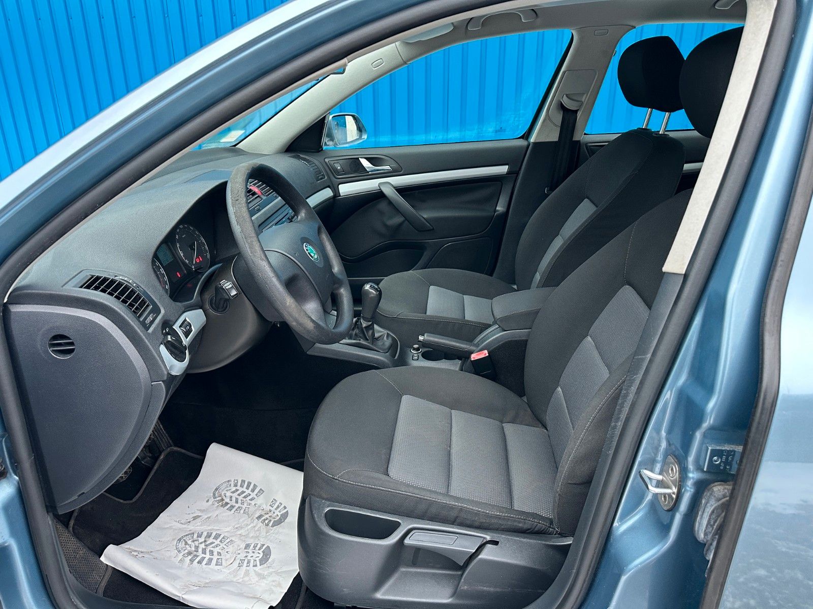 Fahrzeugabbildung SKODA Octavia Lim.**Ambiente**Klima**HU 03/28**