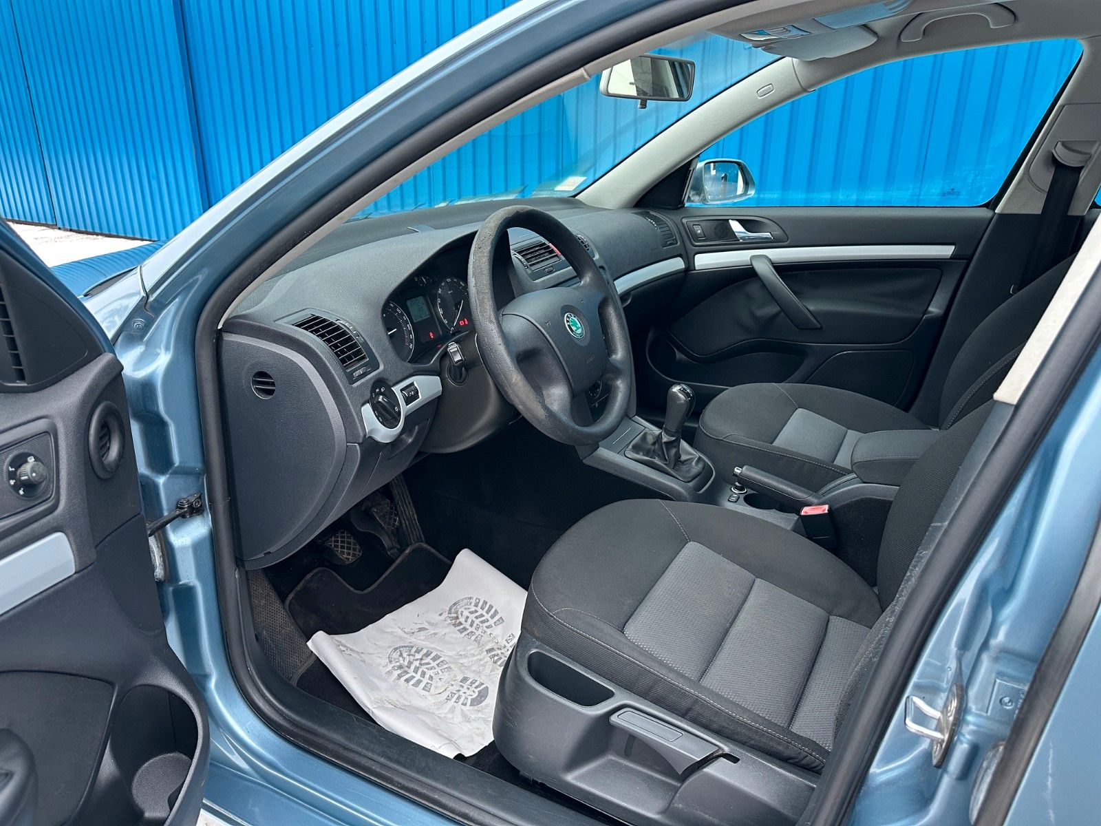 Fahrzeugabbildung SKODA Octavia Lim.**Ambiente**Klima**HU 03/28**