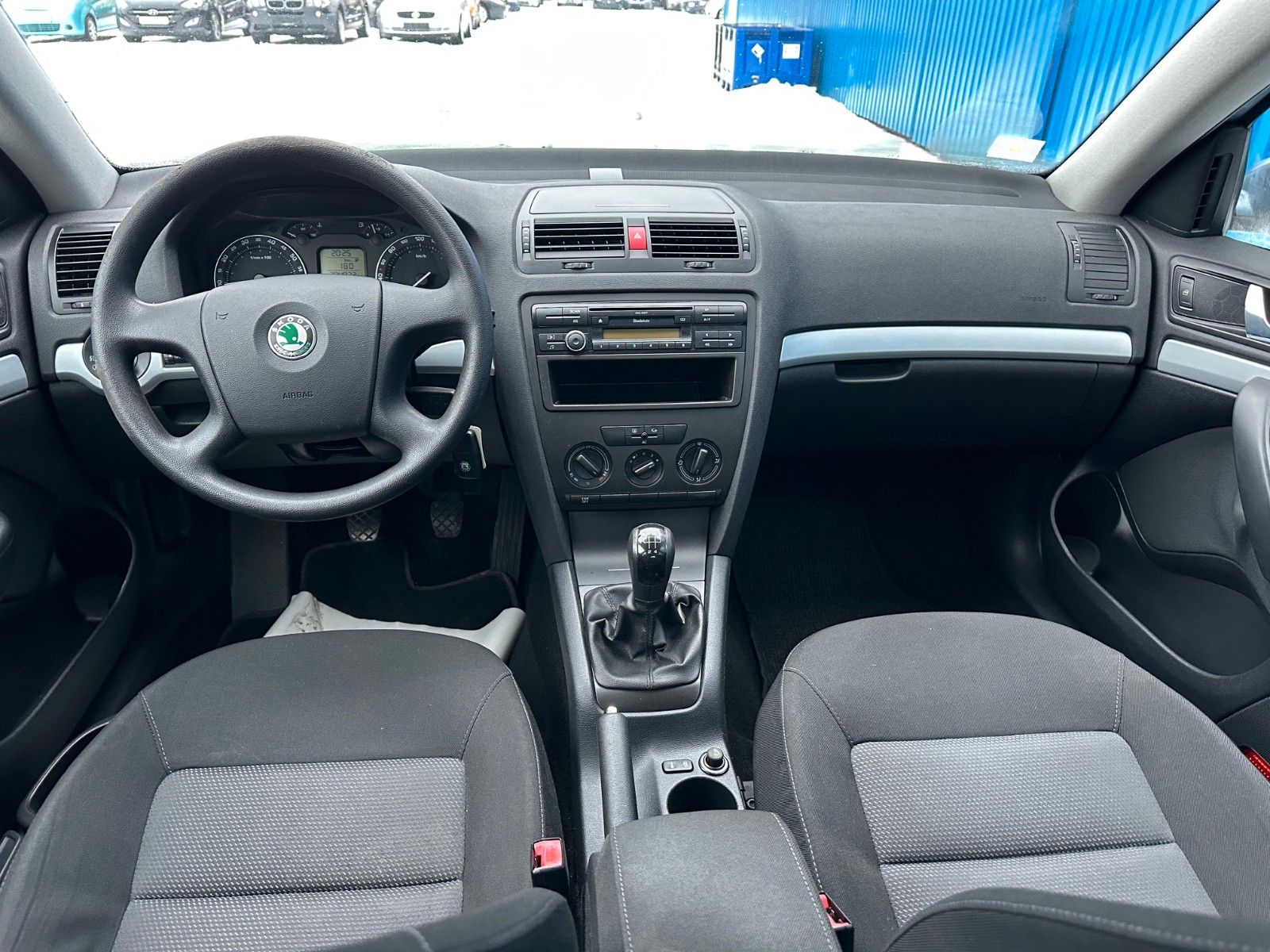 Fahrzeugabbildung SKODA Octavia Lim.**Ambiente**Klima**HU 03/28**