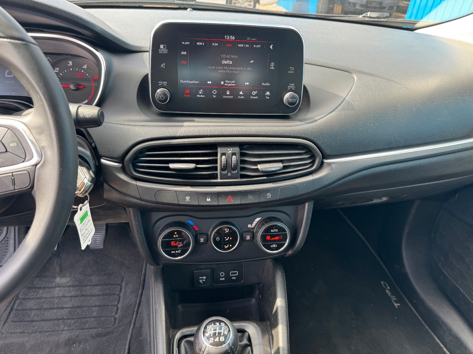 Fahrzeugabbildung Fiat Tipo**Lounge**Navi**Tempo**SHZ**