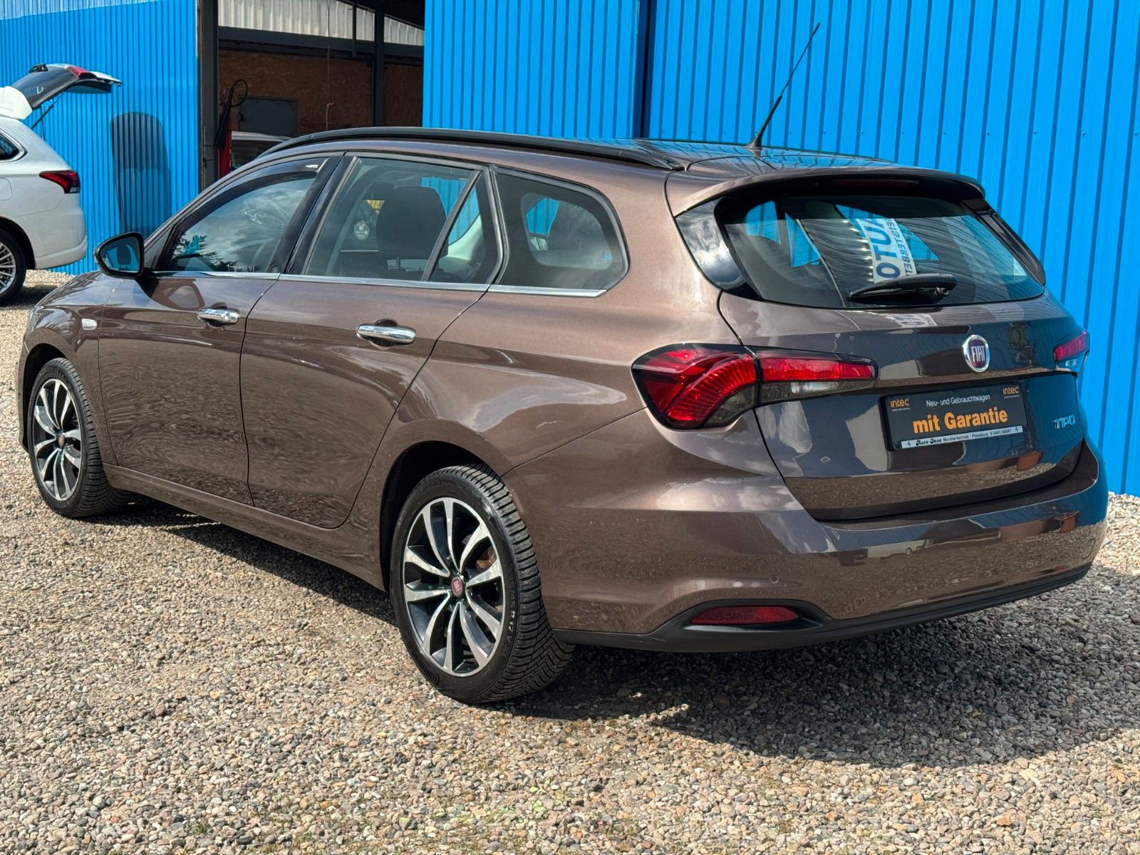 Fahrzeugabbildung Fiat Tipo**Lounge**Navi**Tempo**SHZ**