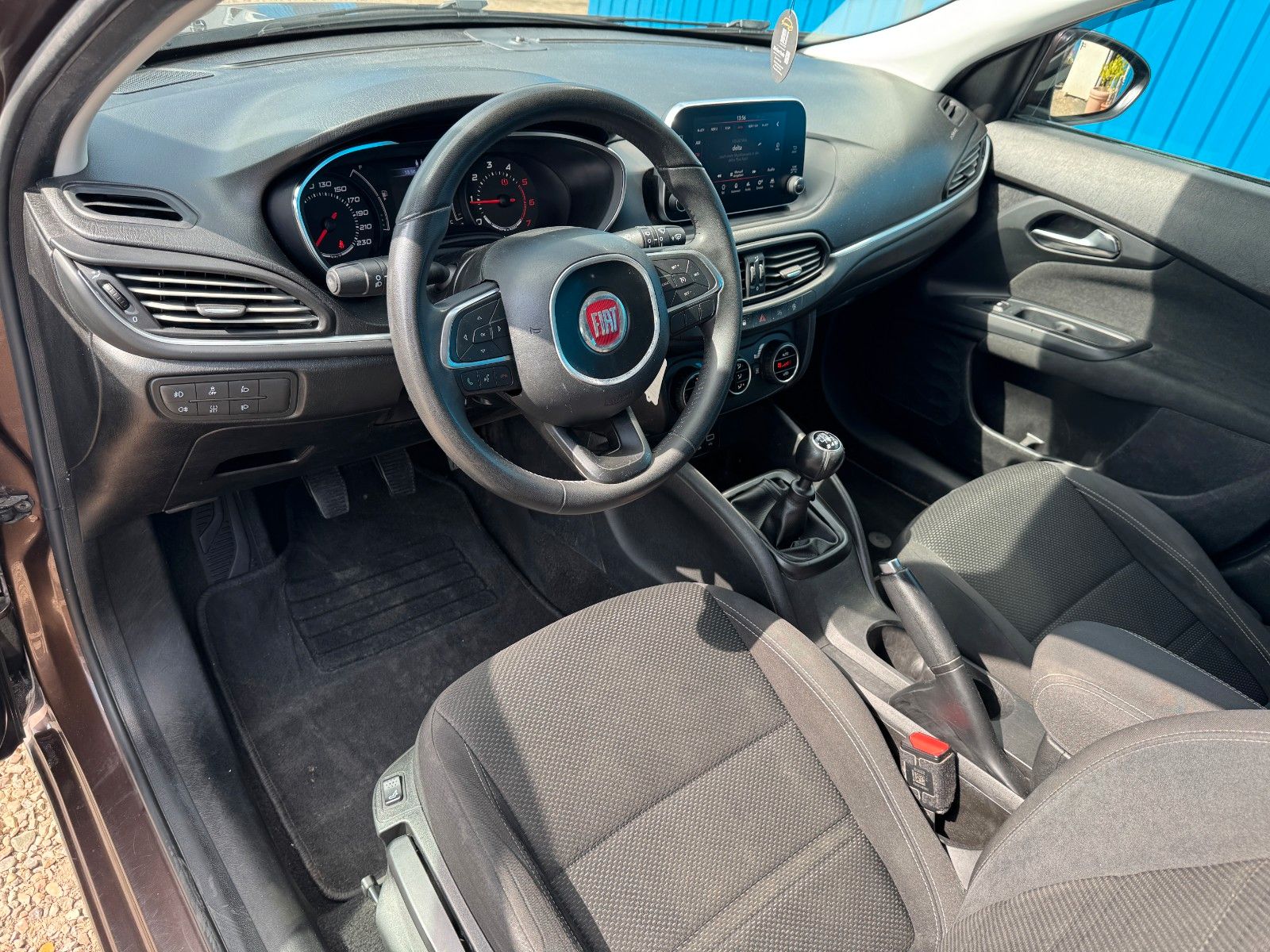 Fahrzeugabbildung Fiat Tipo**Lounge**Navi**Tempo**SHZ**