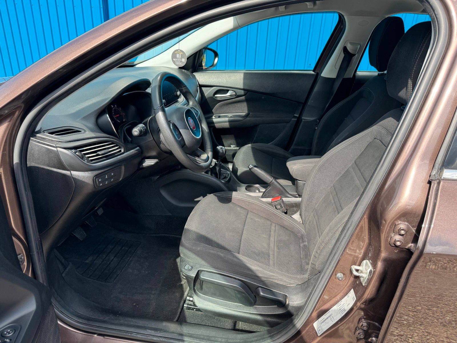 Fahrzeugabbildung Fiat Tipo**Lounge**Navi**Tempo**SHZ**