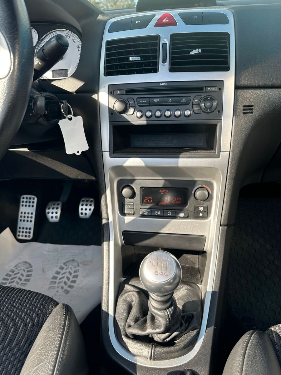 Fahrzeugabbildung Peugeot 307 CC Cabrio-Coupe JBL *AHK*ALLWETTER*KLIMA