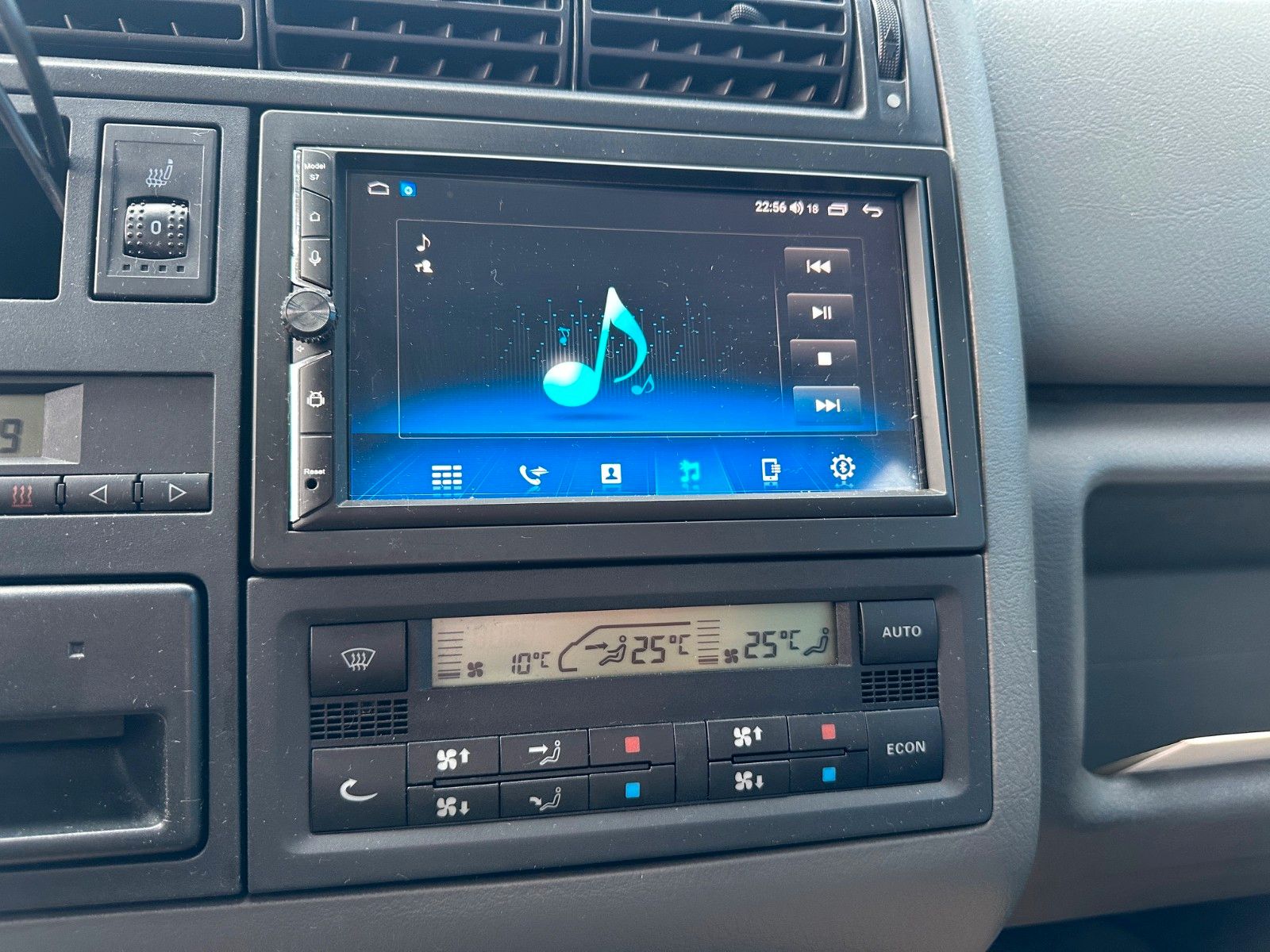 Fahrzeugabbildung Volkswagen T4 Caravelle 2,5-l-Diesel TDI*Sithzng*AHK*Klima*