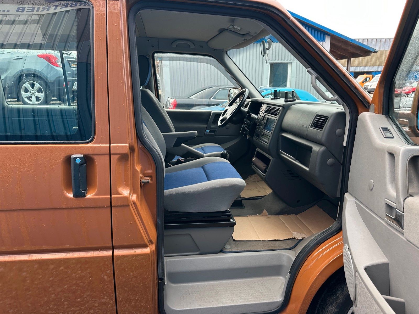 Fahrzeugabbildung Volkswagen T4 Caravelle 2,5-l-Diesel TDI*Sithzng*AHK*Klima*