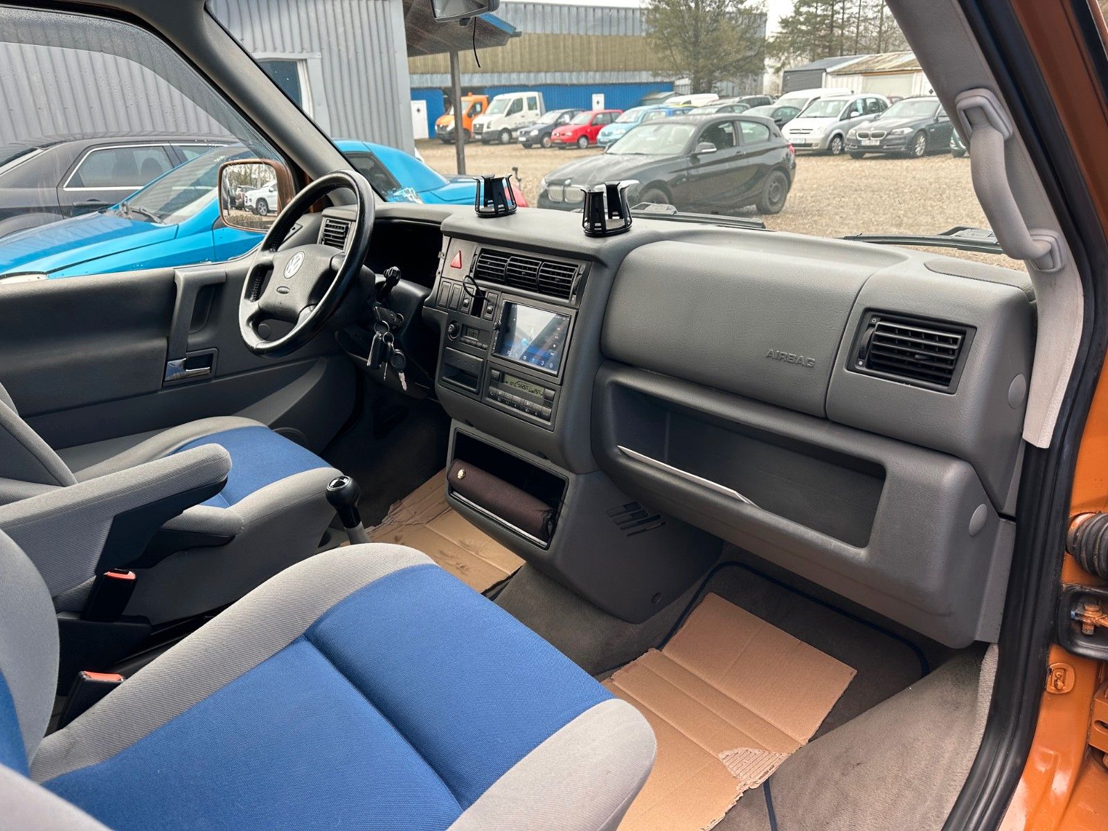 Fahrzeugabbildung Volkswagen T4 Caravelle 2,5-l-Diesel TDI*Sithzng*AHK*Klima*