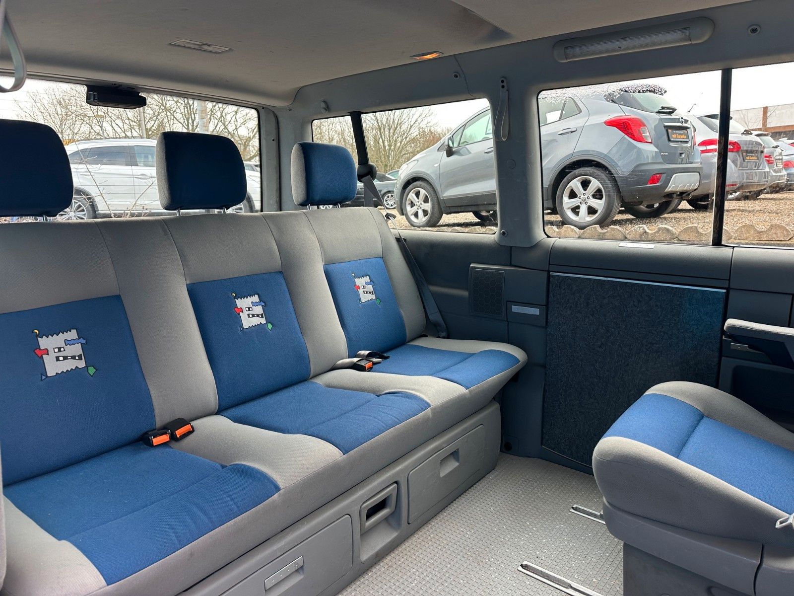 Fahrzeugabbildung Volkswagen T4 Caravelle 2,5-l-Diesel TDI*Sithzng*AHK*Klima*