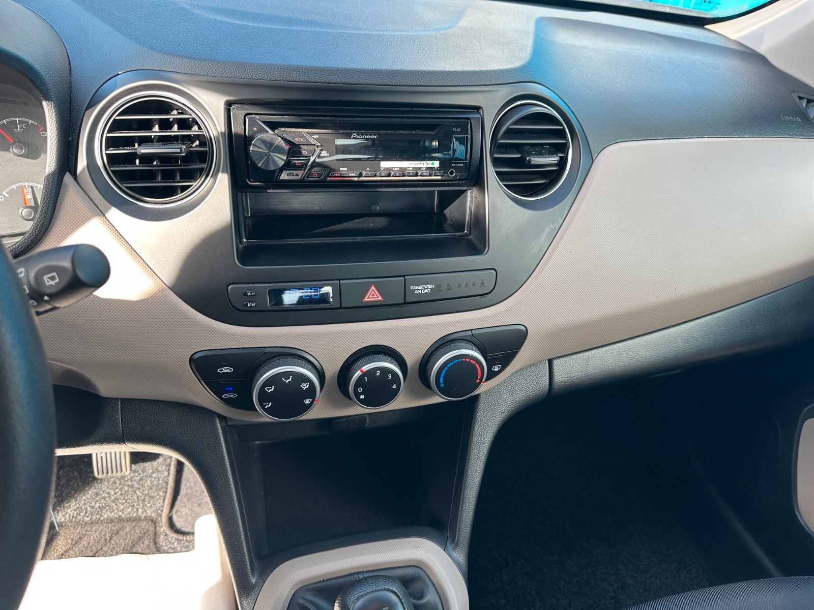 Fahrzeugabbildung Hyundai i10 Basis**Allwetterreifen*16.598 TKM*1.HAND**