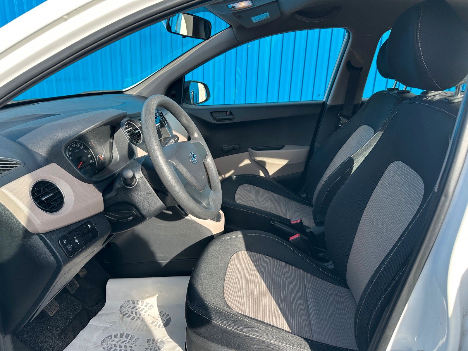 Fahrzeugabbildung Hyundai i10 Basis**Allwetterreifen*16.598 TKM*1.HAND**