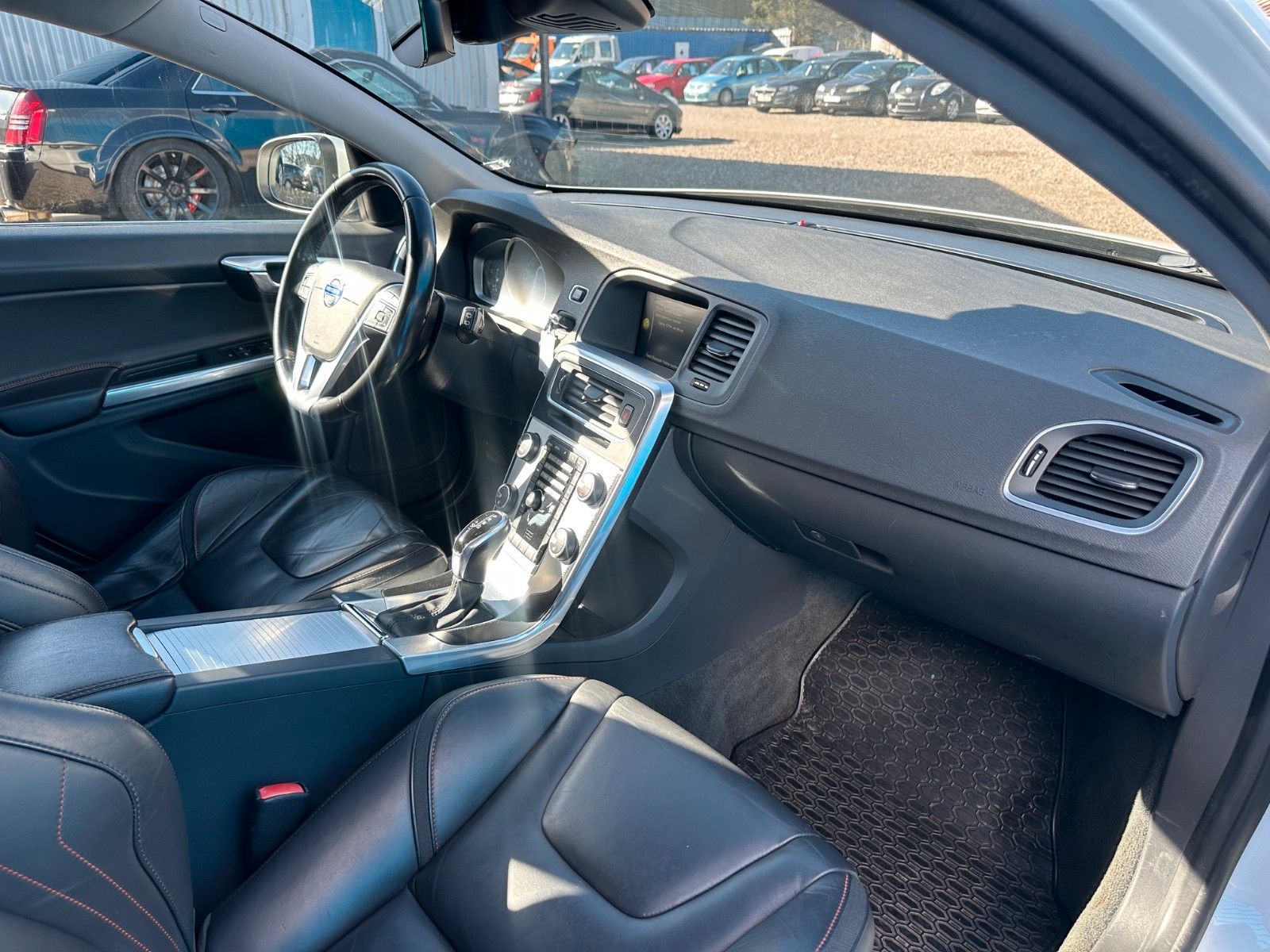 Fahrzeugabbildung Volvo V60 Kombi Ocean Race**Automatik*Tempomat**