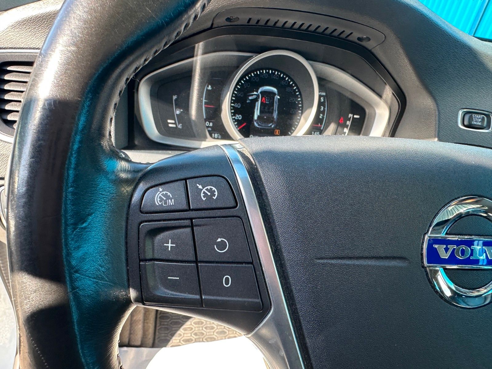 Fahrzeugabbildung Volvo V60 Kombi Ocean Race**Automatik*Tempomat**