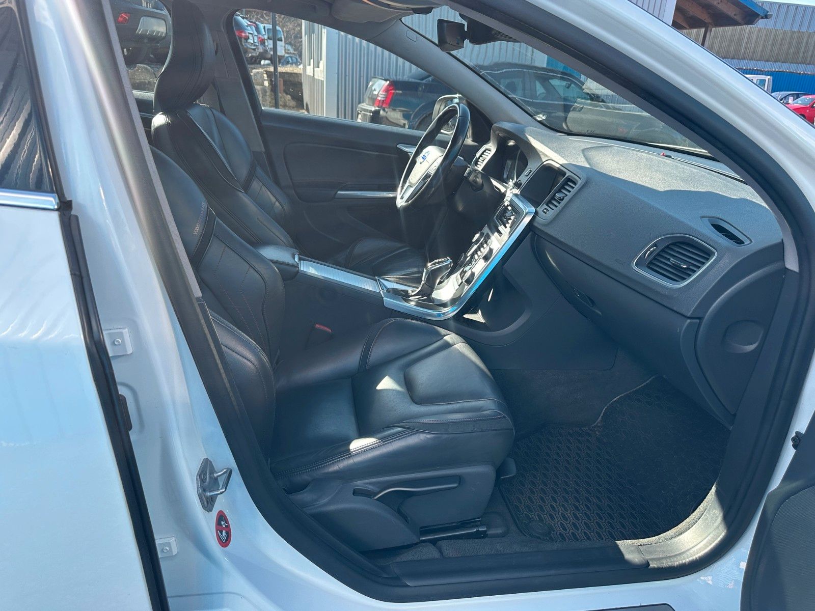 Fahrzeugabbildung Volvo V60 Kombi Ocean Race**Automatik*Tempomat**