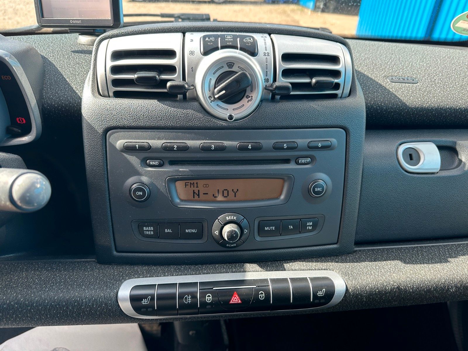 Fahrzeugabbildung Smart ForTwo coupe Micro Hybrid*97 TKM*Sitzhng*Klima*