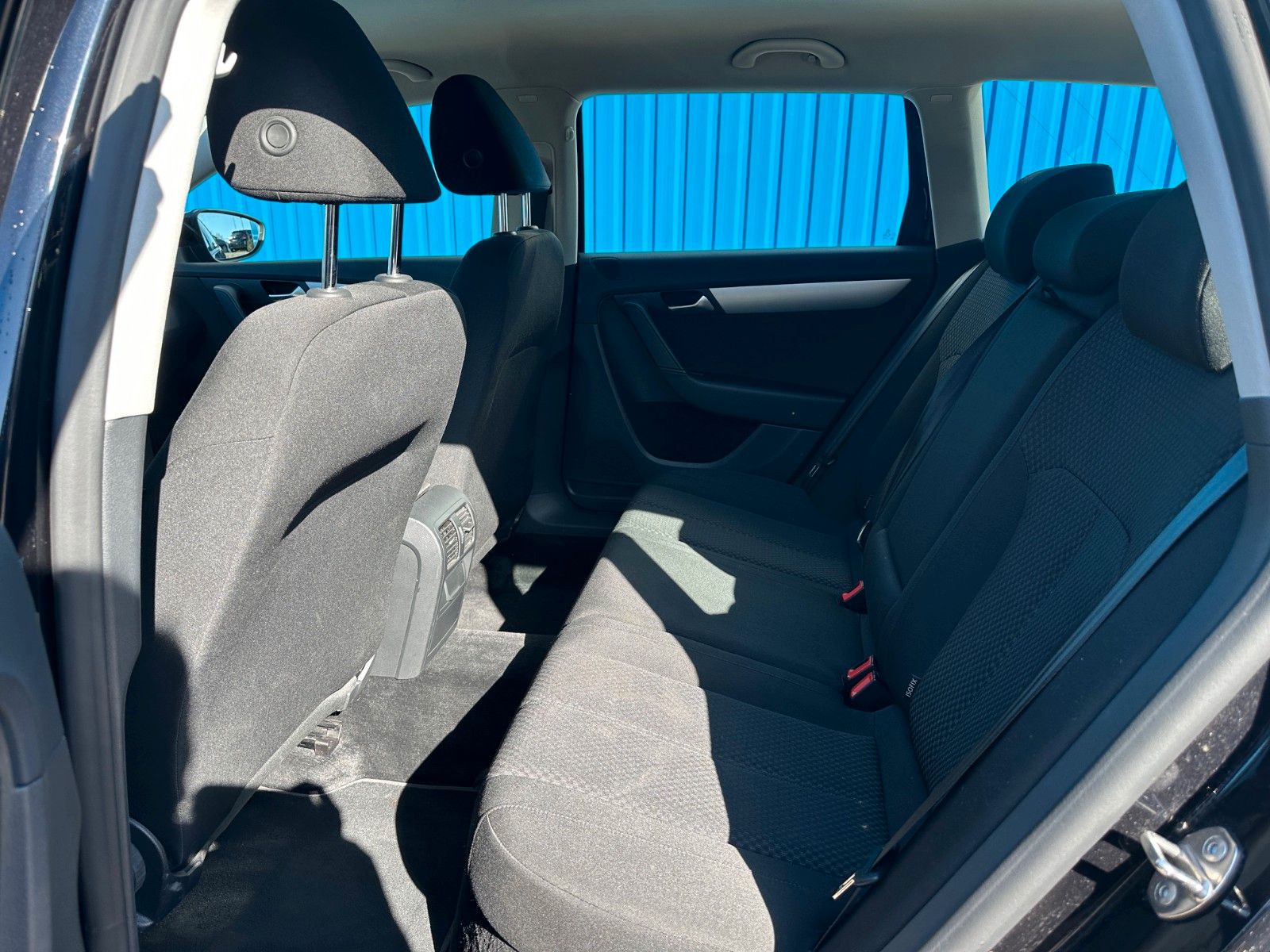 Fahrzeugabbildung Volkswagen Passat Variant Trendline**1.HAND*Allwetter**