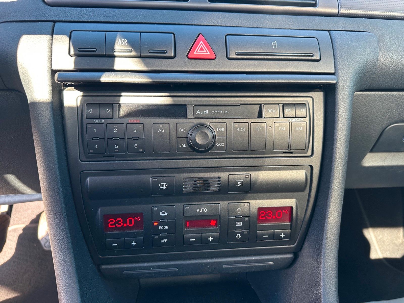 Fahrzeugabbildung Audi A6 2.4**1.HAND*TOP*46 TKM*Klima**