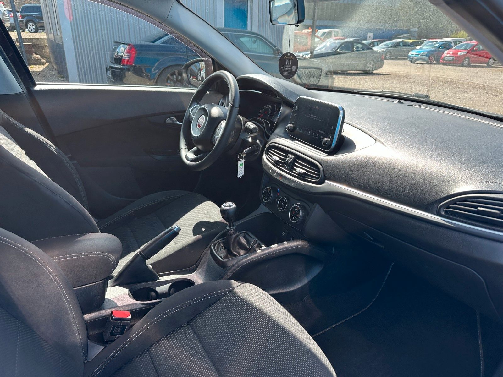 Fahrzeugabbildung Fiat Tipo**Lounge**Navi**Tempo**SHZ**
