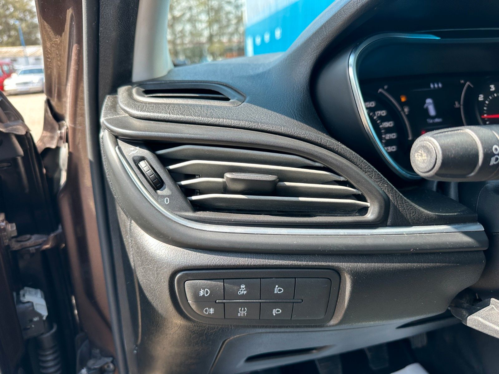 Fahrzeugabbildung Fiat Tipo**Lounge**Navi**Tempo**SHZ**