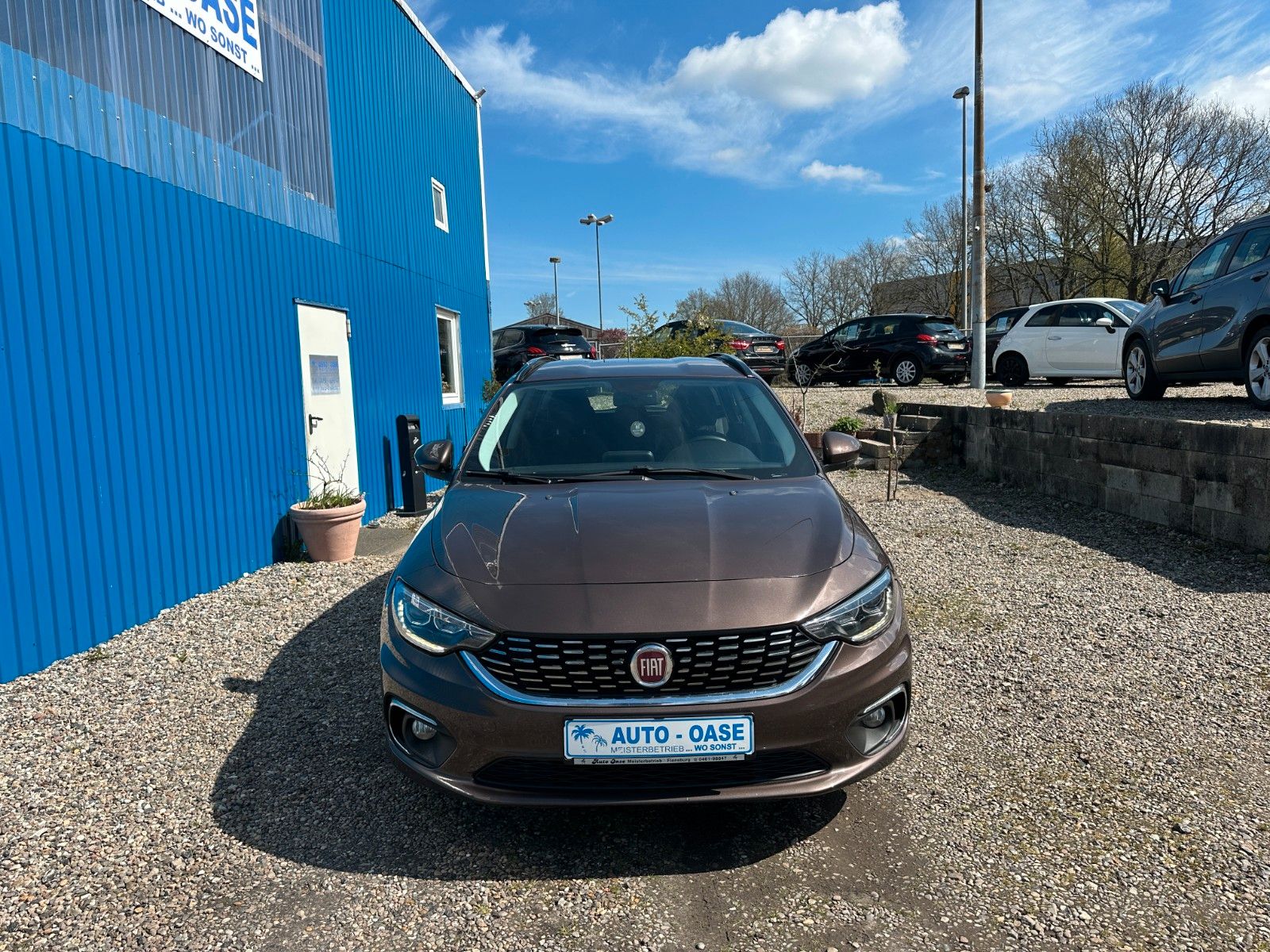 Fahrzeugabbildung Fiat Tipo**Lounge**Navi**Tempo**SHZ**