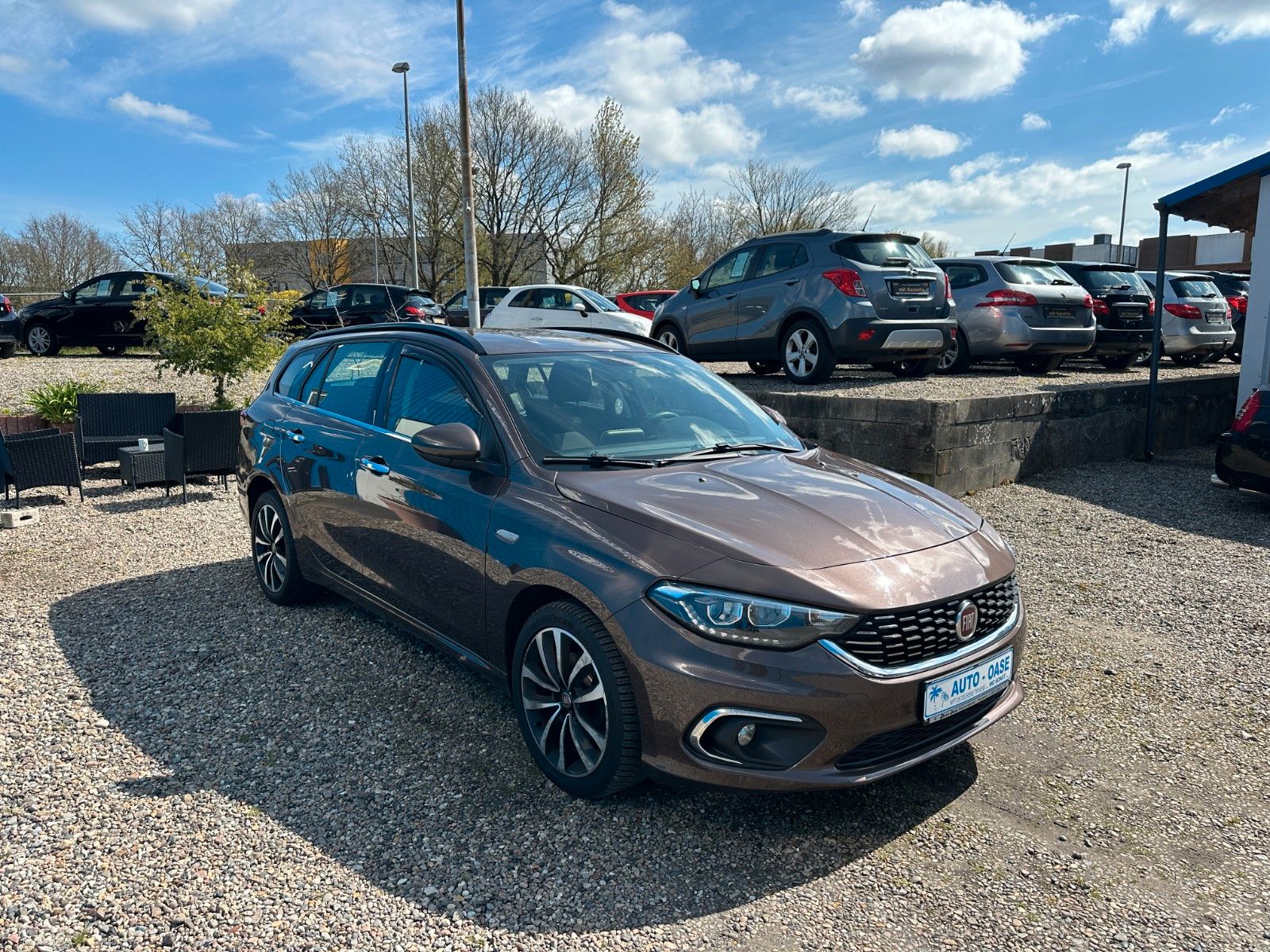 Fahrzeugabbildung Fiat Tipo**Lounge**Navi**Tempo**SHZ**