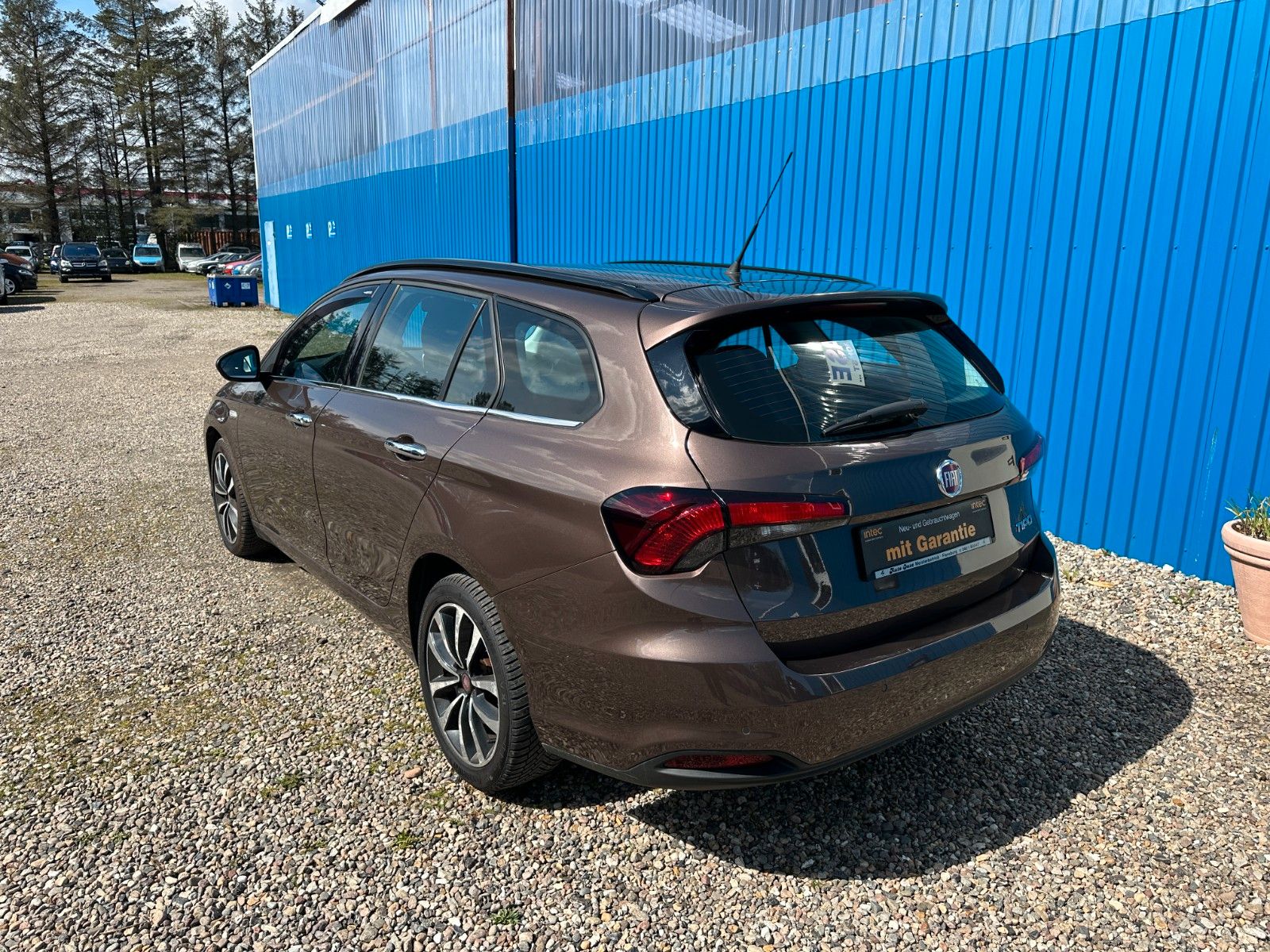 Fahrzeugabbildung Fiat Tipo**Lounge**Navi**Tempo**SHZ**