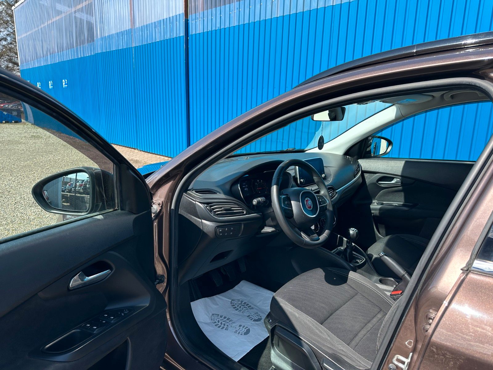 Fahrzeugabbildung Fiat Tipo**Lounge**Navi**Tempo**SHZ**