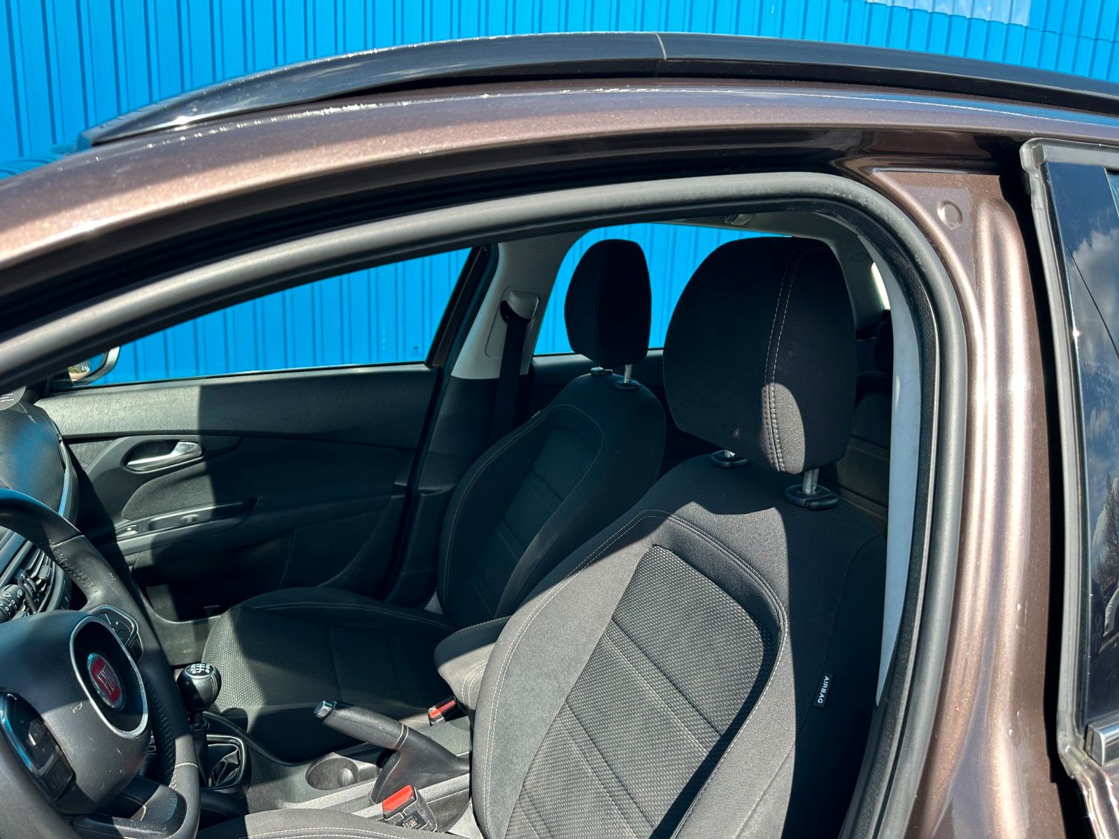Fahrzeugabbildung Fiat Tipo**Lounge**Navi**Tempo**SHZ**