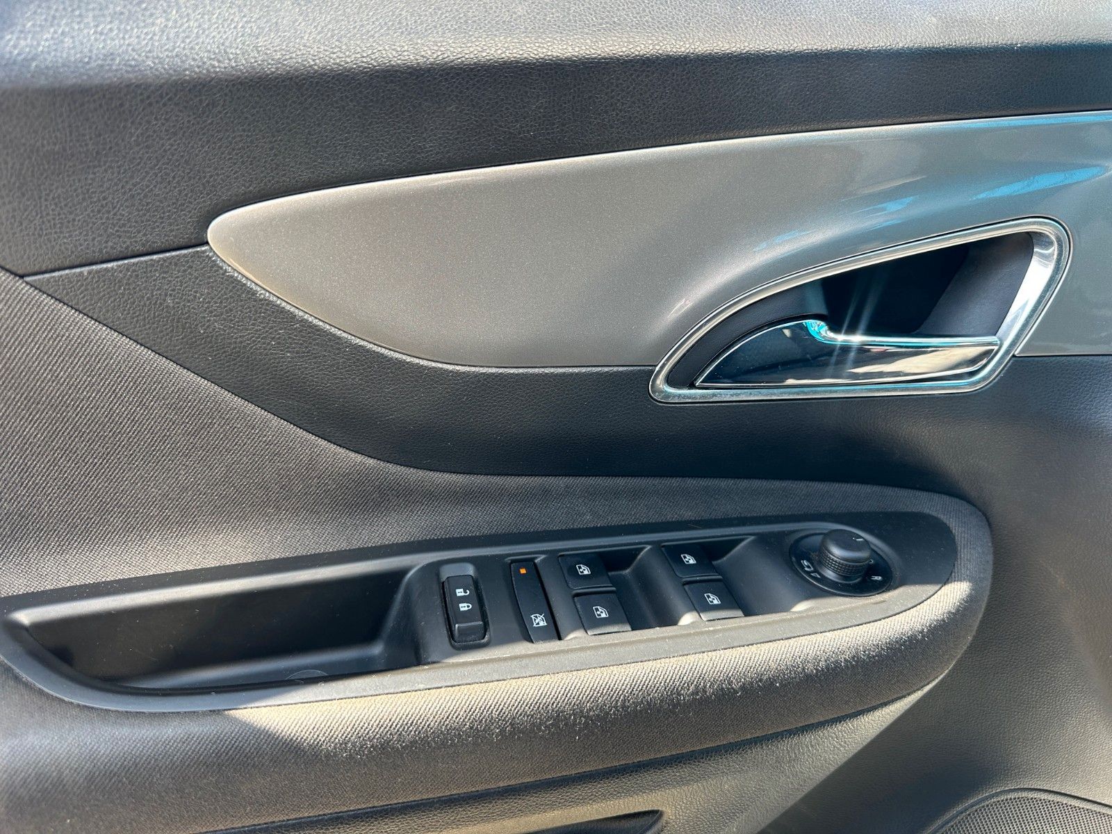 Fahrzeugabbildung Opel Mokka**Edition**Automatik**AHK**SHZ**LRH**