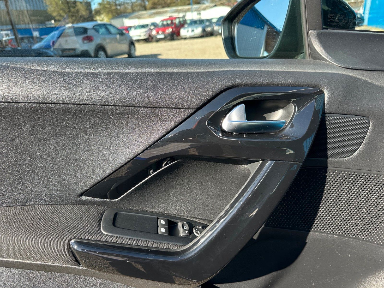 Fahrzeugabbildung Peugeot 208**Active**AHK**SHZ**Klima**Tempomat**