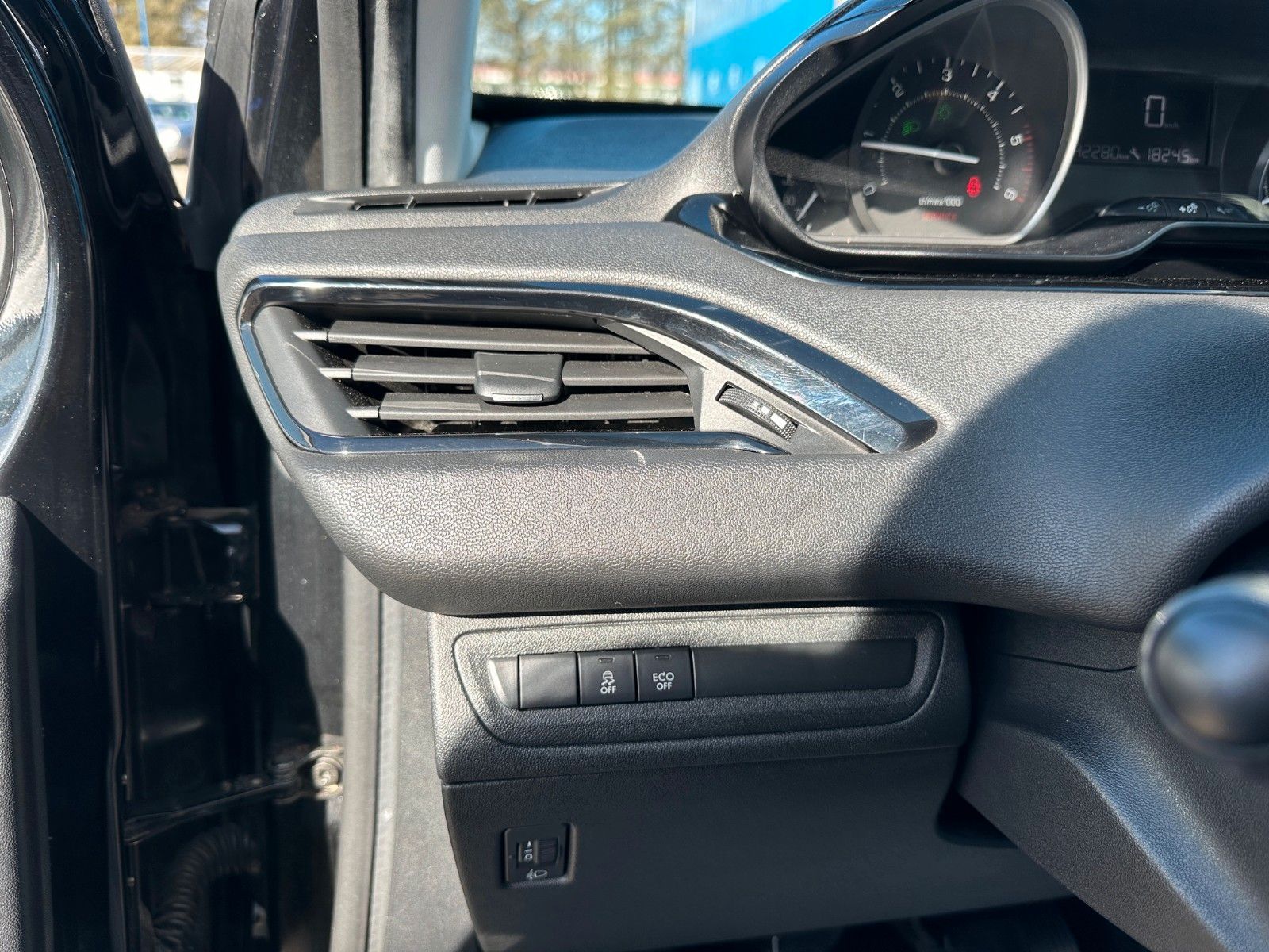 Fahrzeugabbildung Peugeot 208**Active**AHK**SHZ**Klima**Tempomat**