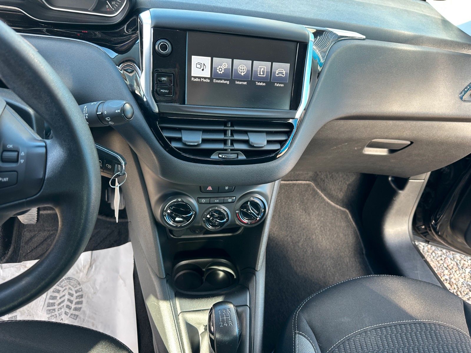Fahrzeugabbildung Peugeot 208**Active**AHK**SHZ**Klima**Tempomat**