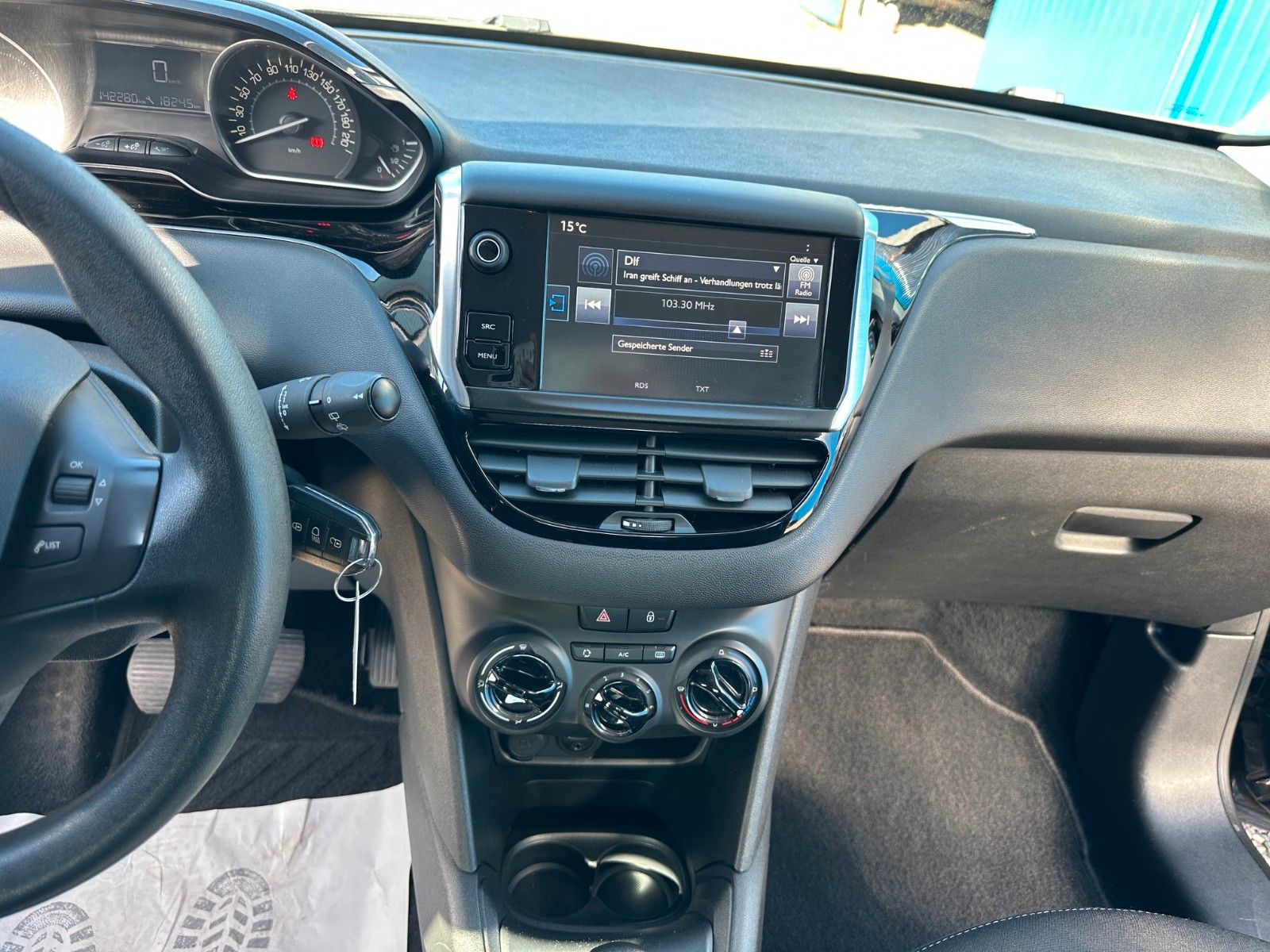 Fahrzeugabbildung Peugeot 208**Active**AHK**SHZ**Klima**Tempomat**