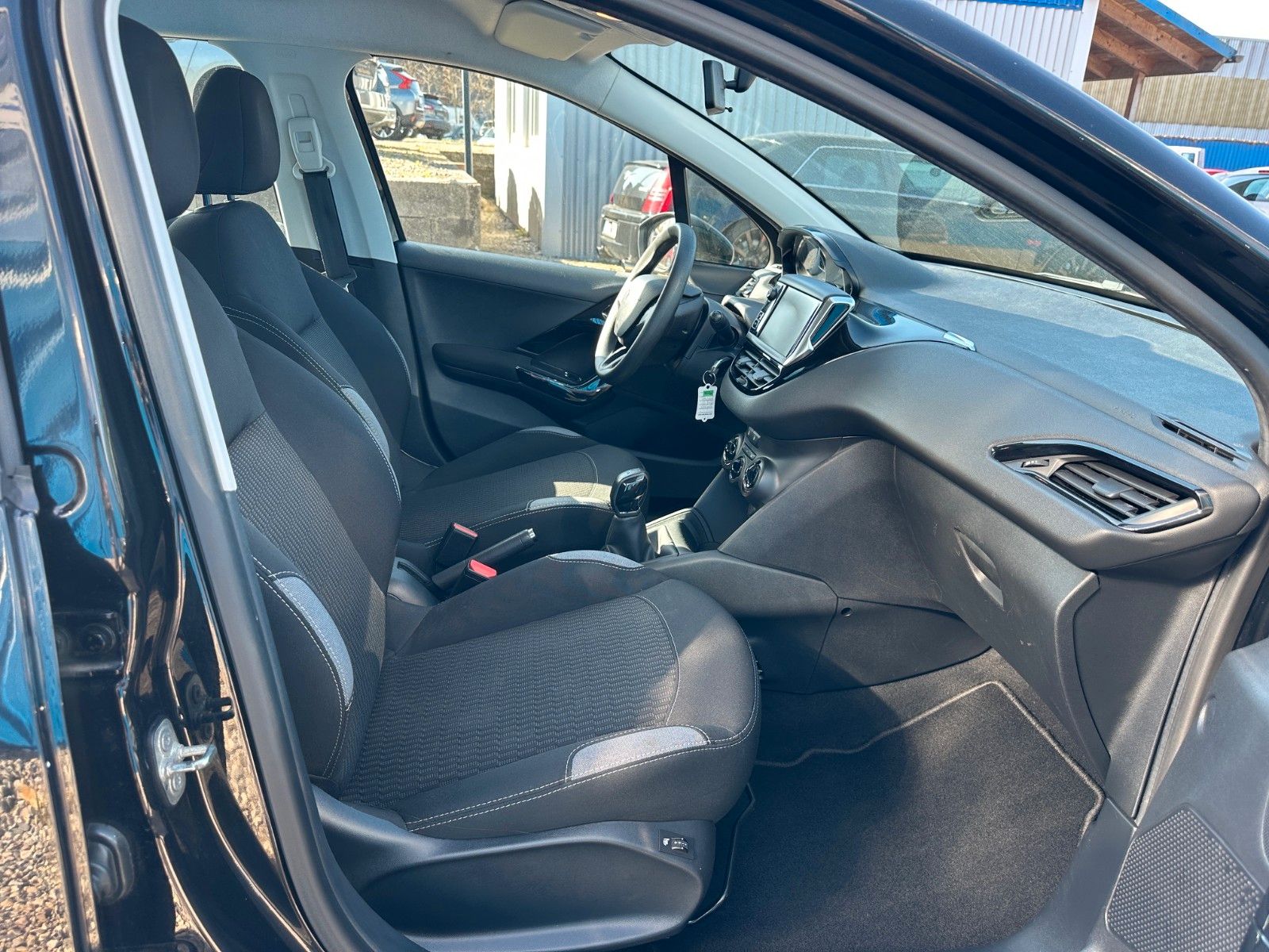 Fahrzeugabbildung Peugeot 208**Active**AHK**SHZ**Klima**Tempomat**