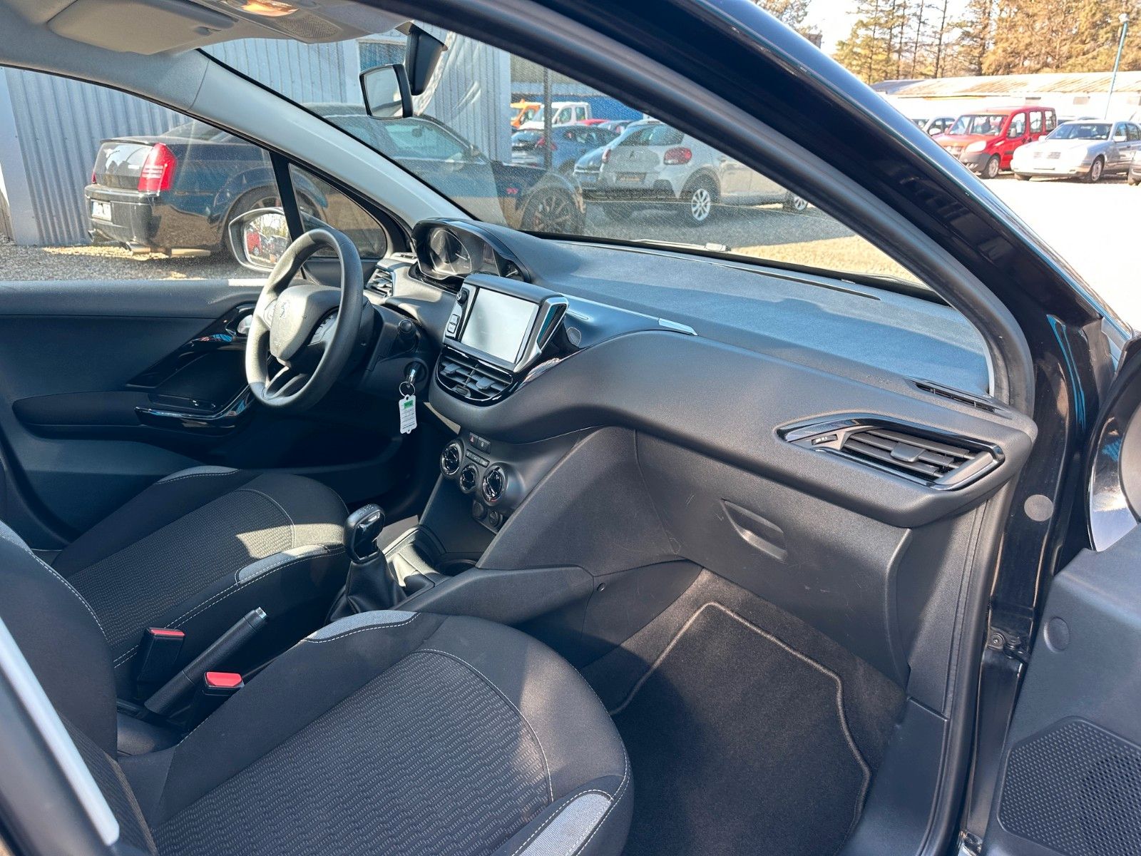 Fahrzeugabbildung Peugeot 208**Active**AHK**SHZ**Klima**Tempomat**