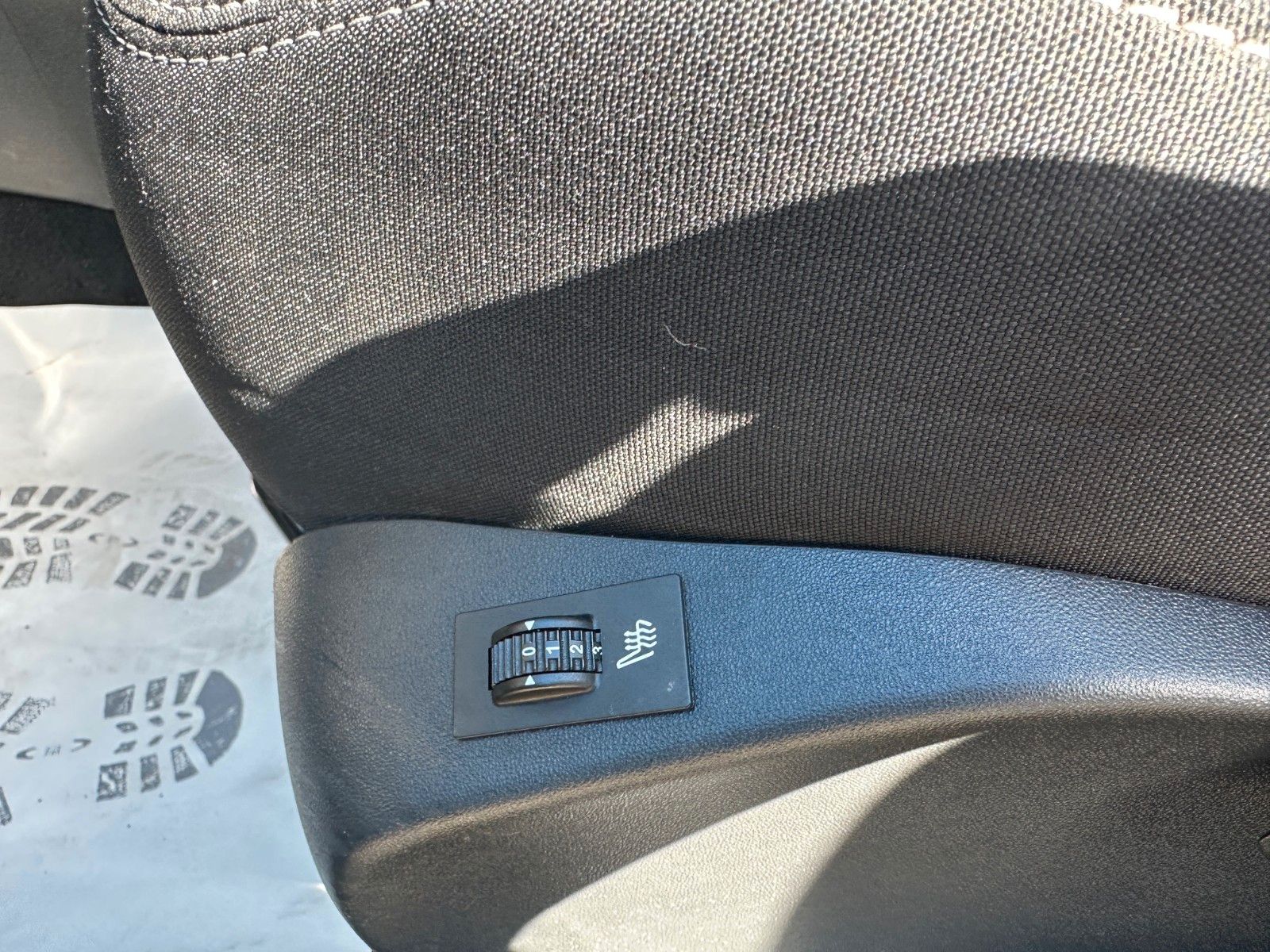 Fahrzeugabbildung Peugeot 208**Active**AHK**SHZ**Klima**Tempomat**