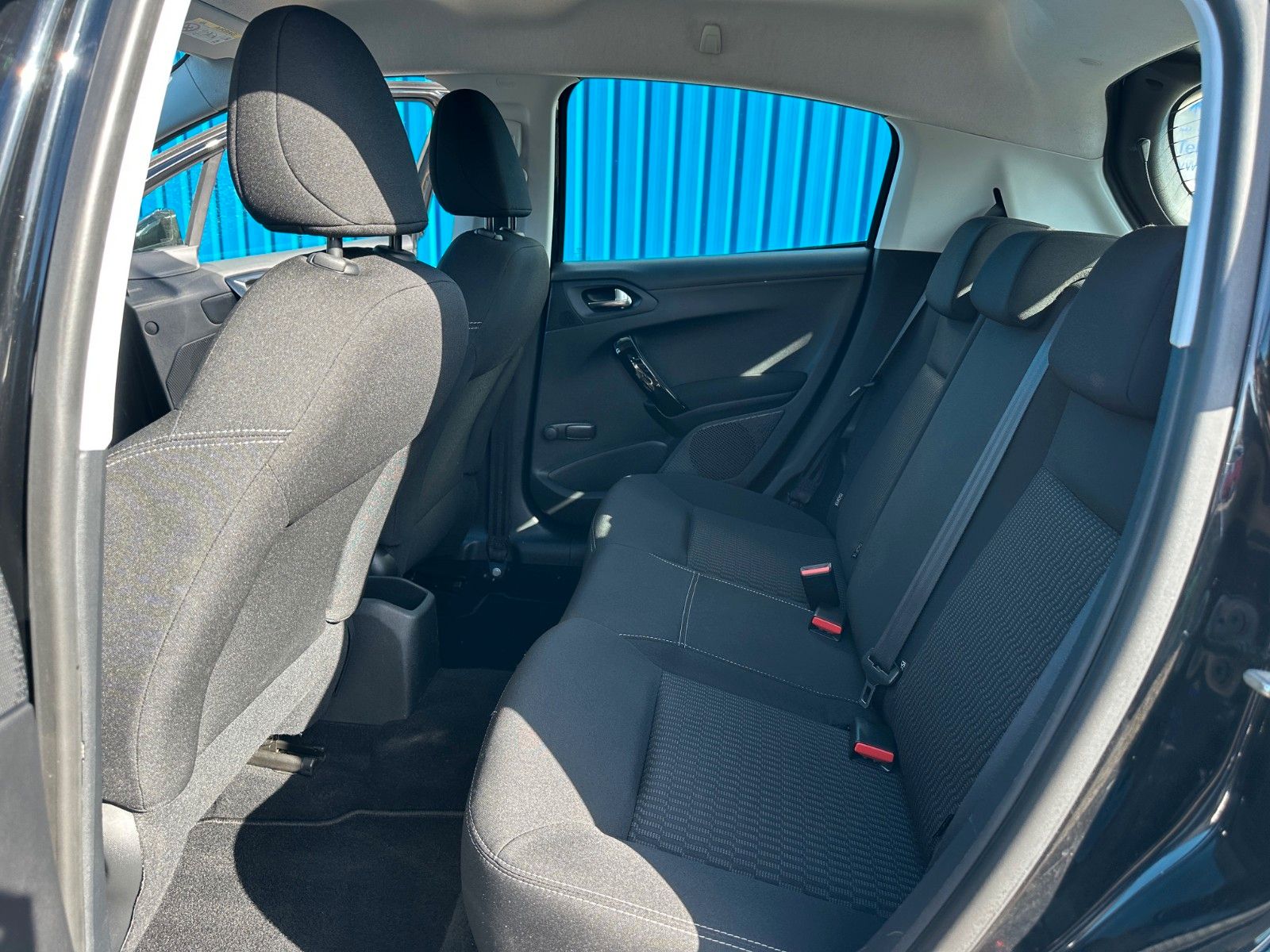 Fahrzeugabbildung Peugeot 208**Active**AHK**SHZ**Klima**Tempomat**