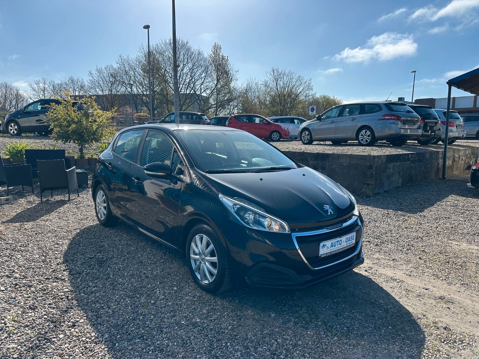 Fahrzeugabbildung Peugeot 208**Active**AHK**SHZ**Klima**Tempomat**