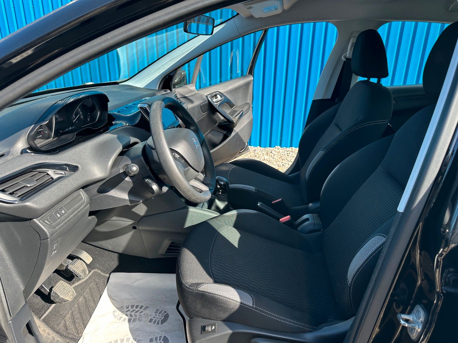 Fahrzeugabbildung Peugeot 208**Active**AHK**SHZ**Klima**Tempomat**