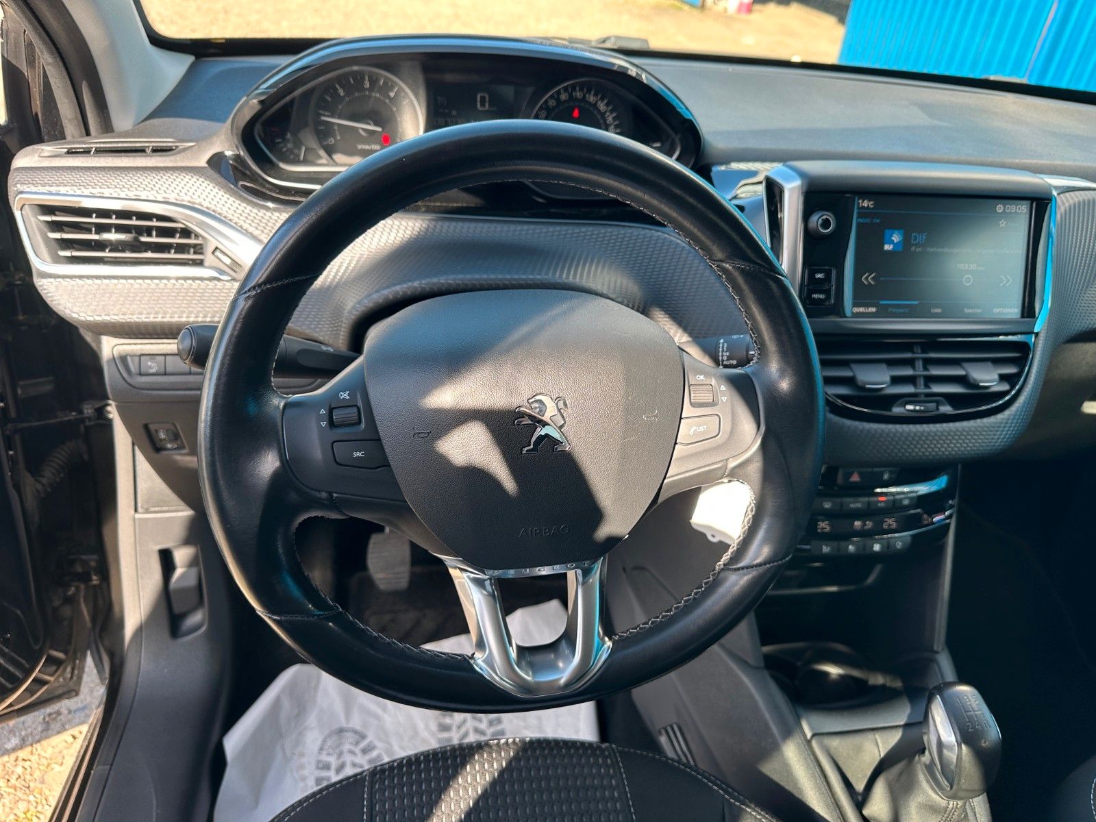 Fahrzeugabbildung Peugeot 208 BlueHDi 100 Allure**1.Hand*Panorama*Kamera**