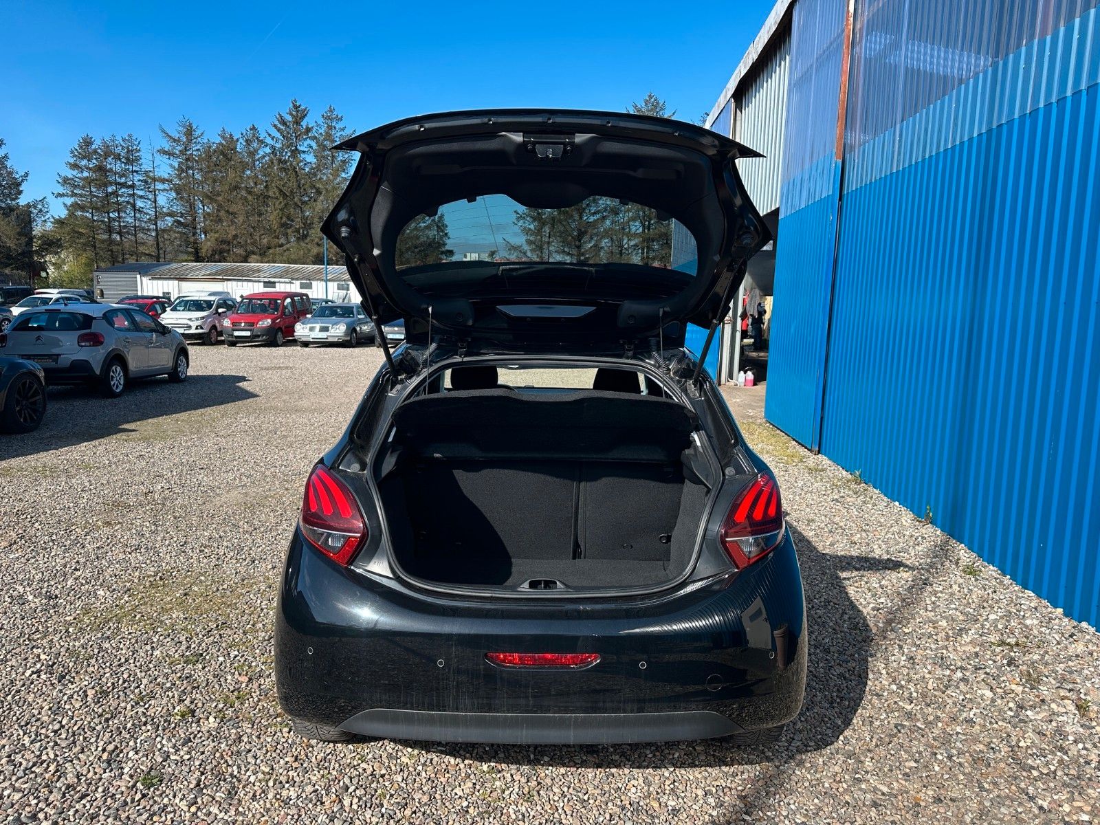 Fahrzeugabbildung Peugeot 208 BlueHDi 100 Allure**1.Hand*Panorama*Kamera**